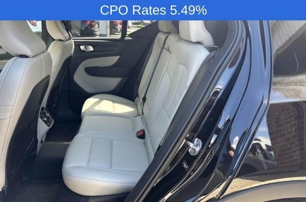 2023 Volvo XC40 B5 AWD Plus Dark Theme