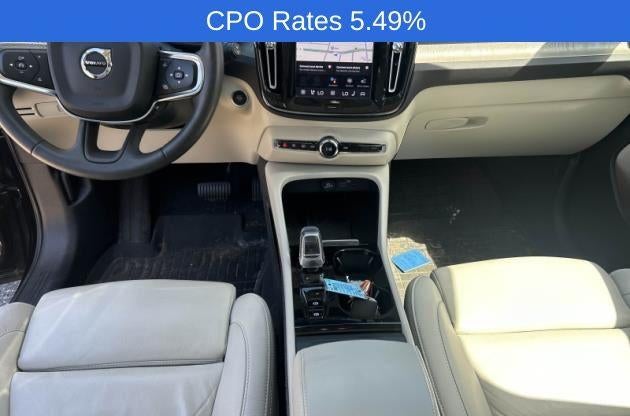 2023 Volvo XC40 B5 AWD Plus Dark Theme