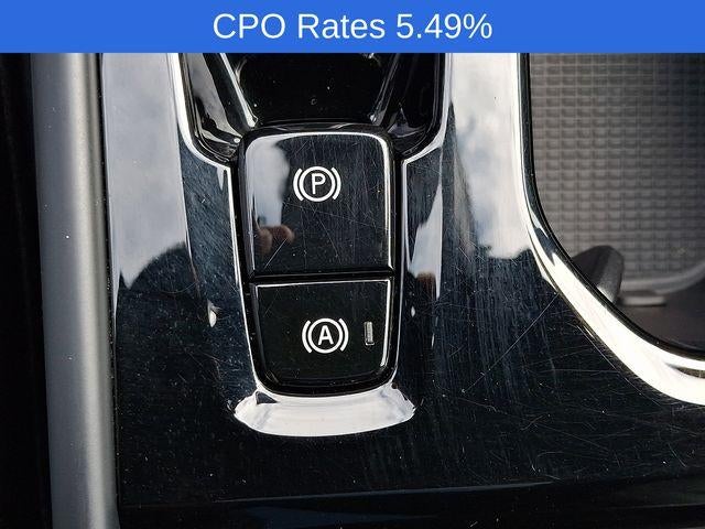 2023 Volvo XC40 B5 AWD Plus Dark Theme