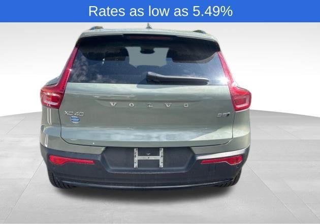 2023 Volvo XC40 B5 AWD Plus Dark Theme