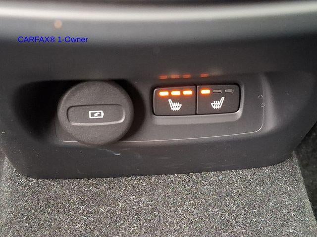 2023 Volvo XC40 B5 AWD Plus Dark Theme