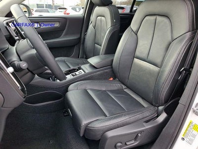 2023 Volvo XC40 B5 AWD Plus Dark Theme