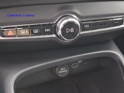 2023 Volvo XC40 B5 AWD Plus Dark Theme