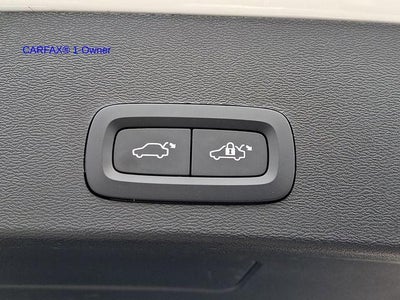 2023 Volvo XC40 B5 AWD Plus Dark Theme