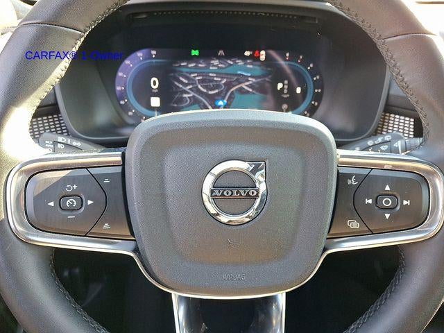 2023 Volvo XC40 B5 AWD Plus Dark Theme