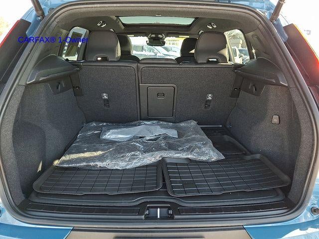 2023 Volvo XC40 B5 AWD Plus Dark Theme