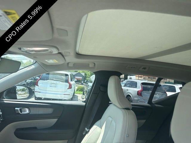 2023 Volvo XC40 B5 AWD Plus Dark Theme
