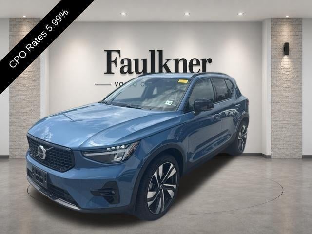 2023 Volvo XC40 B5 AWD Plus Dark Theme