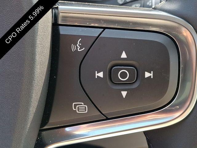 2023 Volvo XC40 B5 AWD Plus Dark Theme