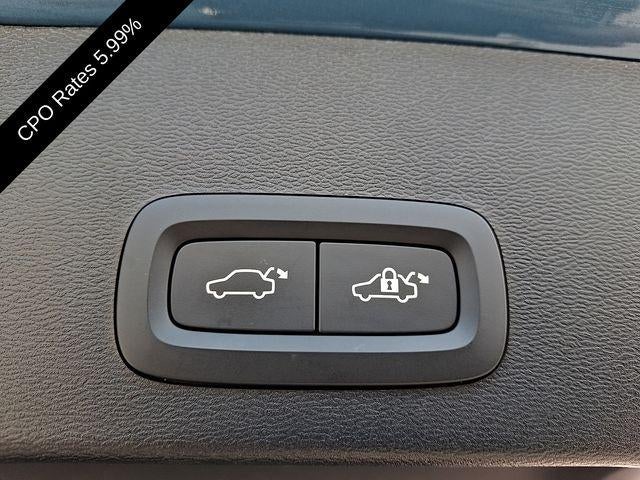 2023 Volvo XC40 B5 AWD Plus Dark Theme