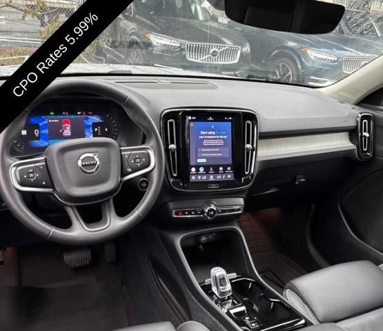 2023 Volvo XC40 B5 AWD Plus Dark Theme