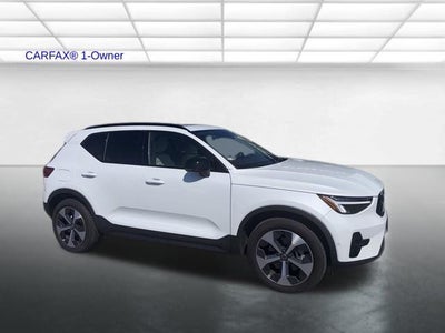 2023 Volvo XC40 B5 AWD Plus Dark Theme