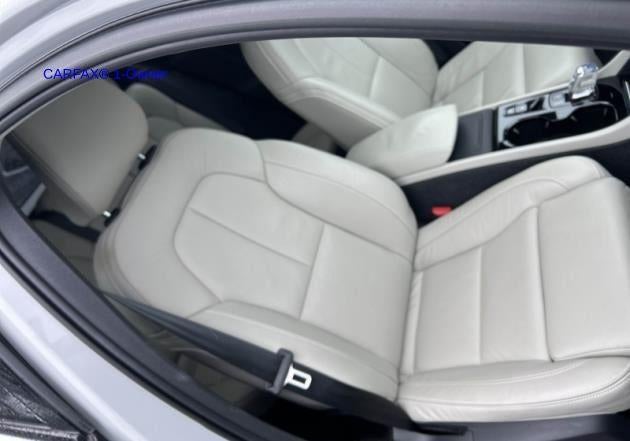 2023 Volvo XC40 B5 AWD Plus Dark Theme