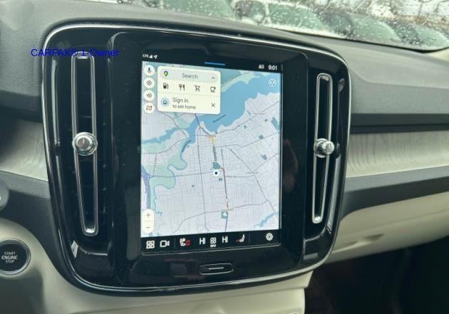 2023 Volvo XC40 B5 AWD Plus Dark Theme