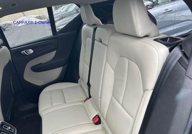 2023 Volvo XC40 B5 AWD Plus Dark Theme