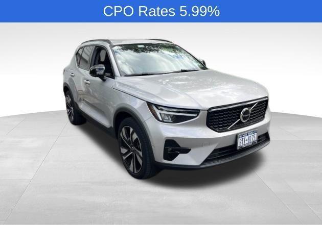 2023 Volvo XC40 B5 AWD Plus Dark Theme