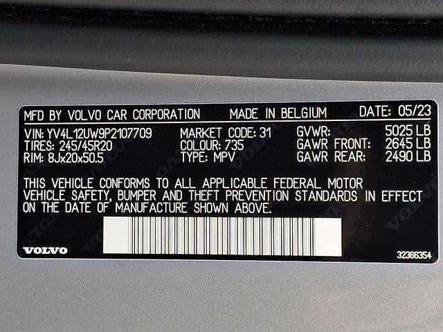 2023 Volvo XC40 B5 AWD Plus Dark Theme