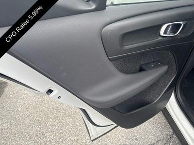 2023 Volvo XC40 B5 AWD Plus Dark Theme