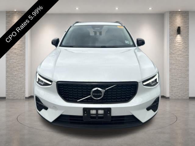 2023 Volvo XC40 B5 AWD Plus Dark Theme