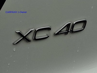 2023 Volvo XC40 B5 AWD Plus Dark Theme