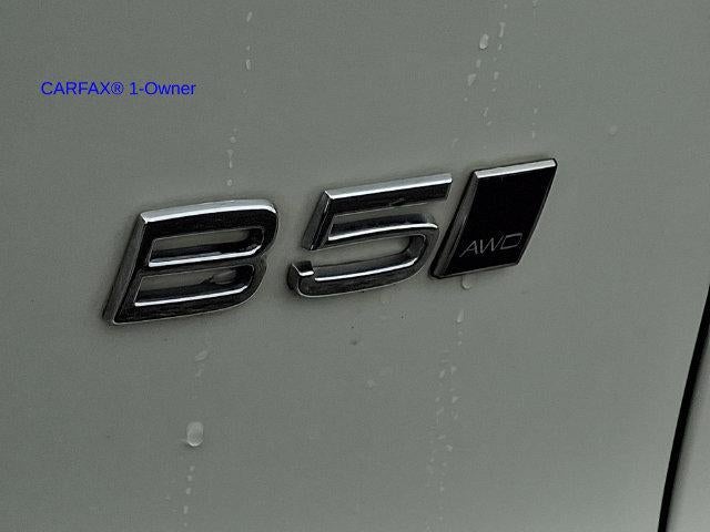 2023 Volvo XC40 B5 AWD Plus Dark Theme