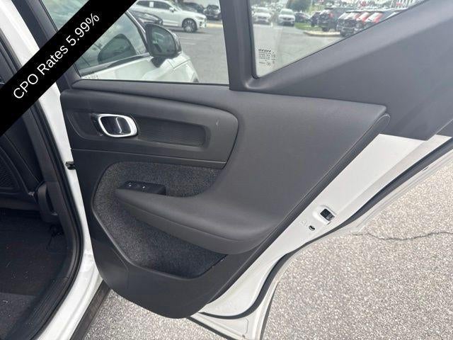 2023 Volvo XC40 B5 AWD Plus Dark Theme