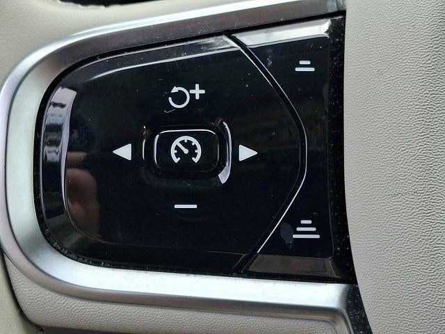 2025 Volvo XC60 B5 AWD Plus