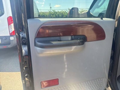 2005 Ford Super Duty F-350 SRW Lariat