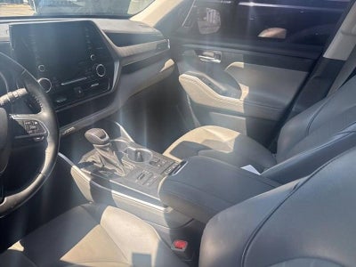 2021 Toyota Highlander XLE AWD (Natl)