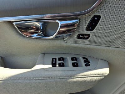 2017 Volvo S90 T6 AWD Momentum