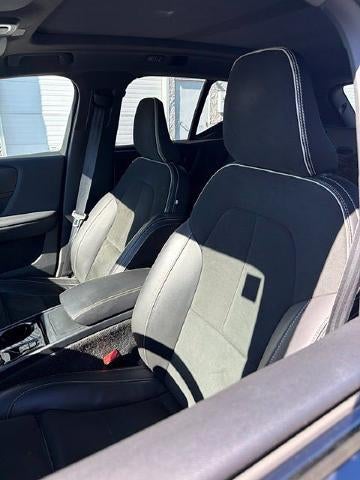 2022 Volvo XC40 T5 AWD R-Design