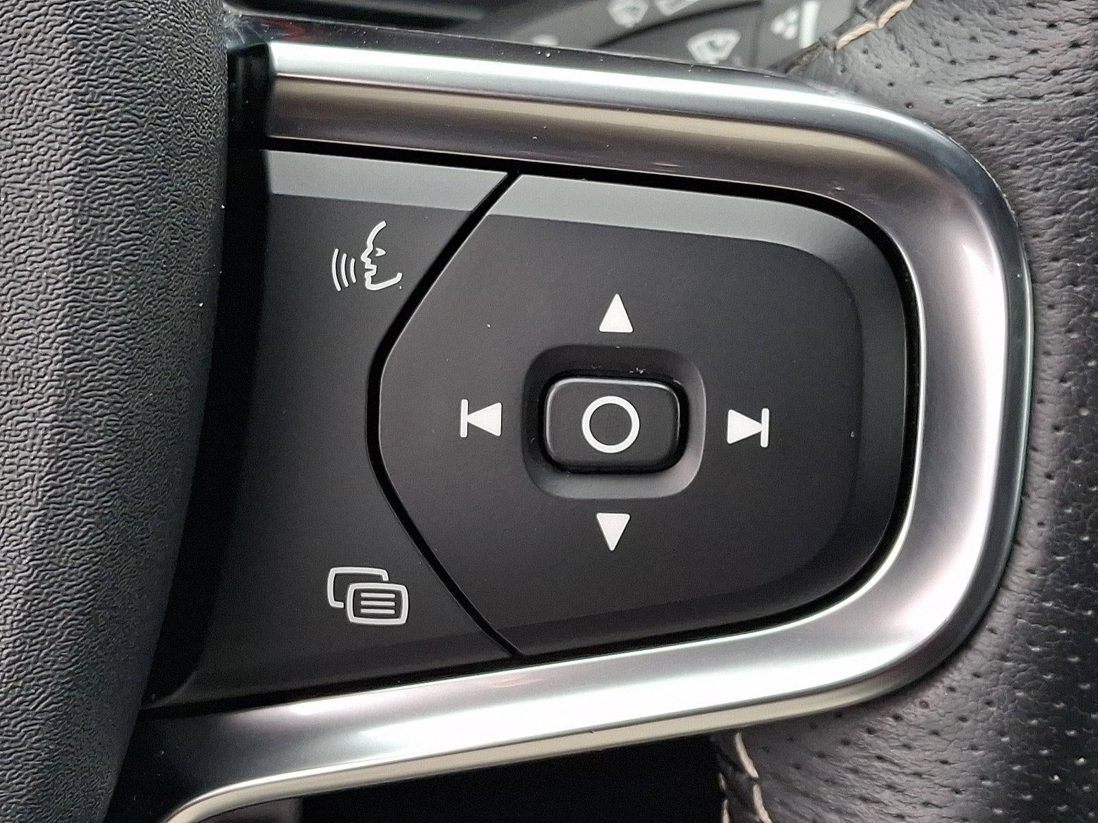 2021 Volvo XC40 T5 AWD R-Design