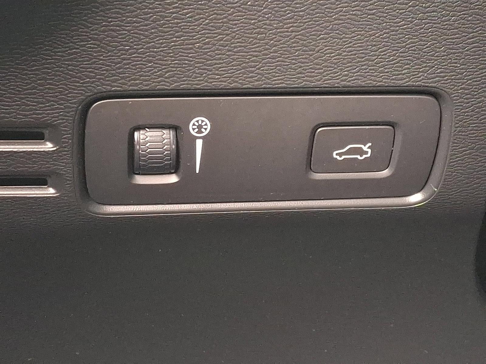 2021 Volvo XC40 T5 AWD R-Design