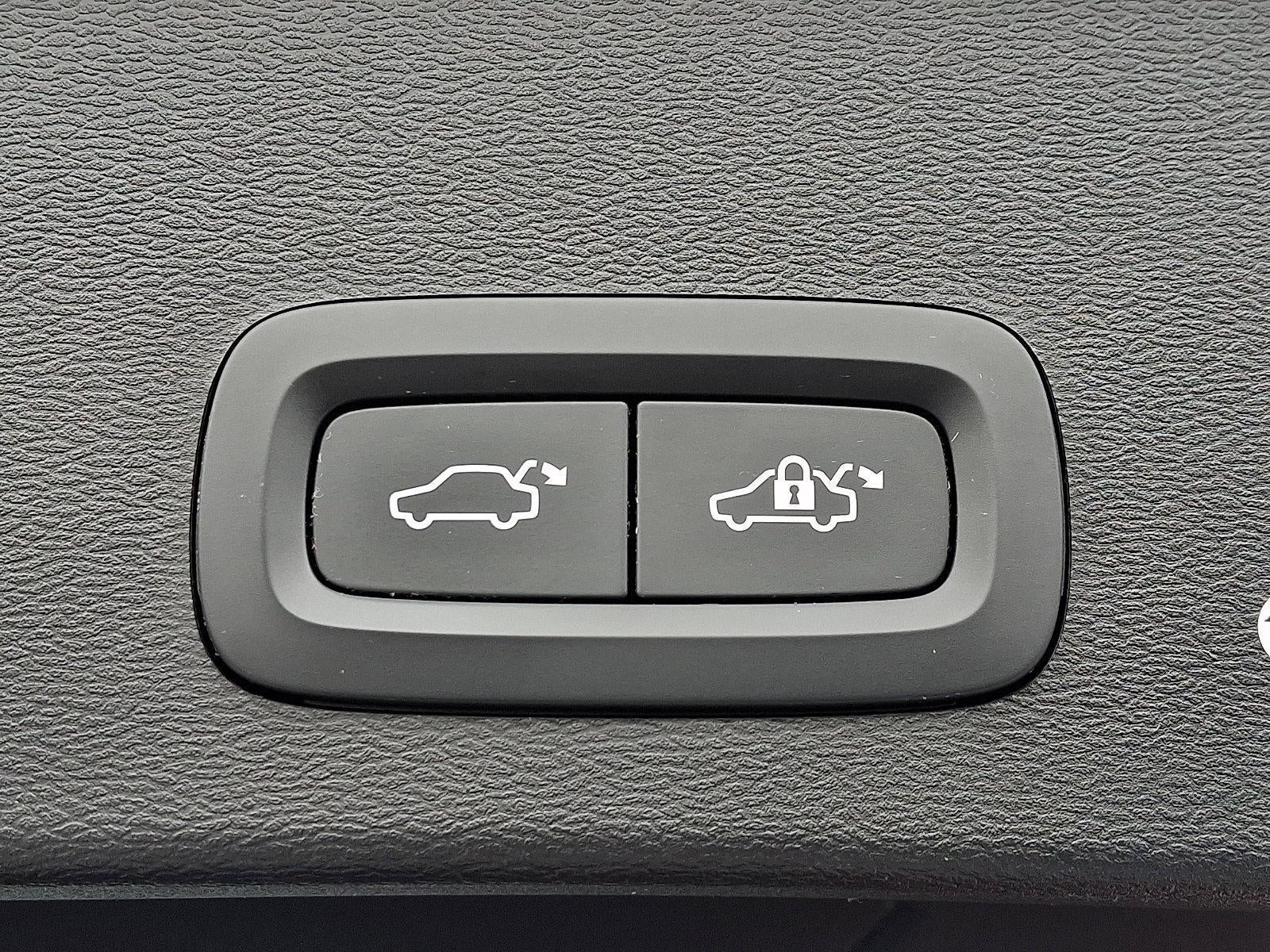 2021 Volvo XC40 T5 AWD R-Design