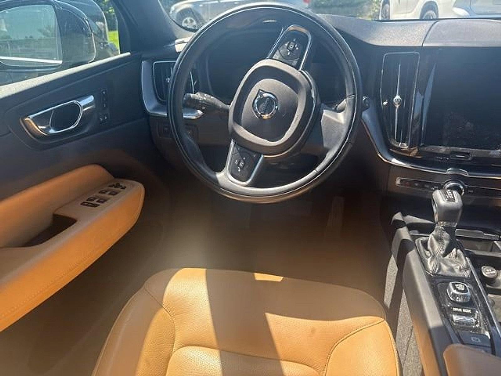 2019 Volvo XC60 T6 AWD Momentum