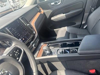 2023 Volvo XC60 B5 AWD Plus Bright Theme