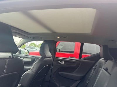 2024 Volvo XC40 B5 AWD Plus Dark Theme