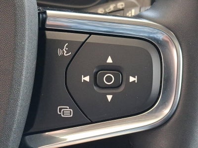 2024 Volvo XC40 B5 AWD Plus Dark Theme