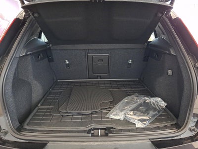 2024 Volvo XC40 B5 AWD Plus Dark Theme