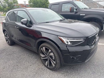 2024 Volvo XC40 B5 AWD Plus Dark Theme