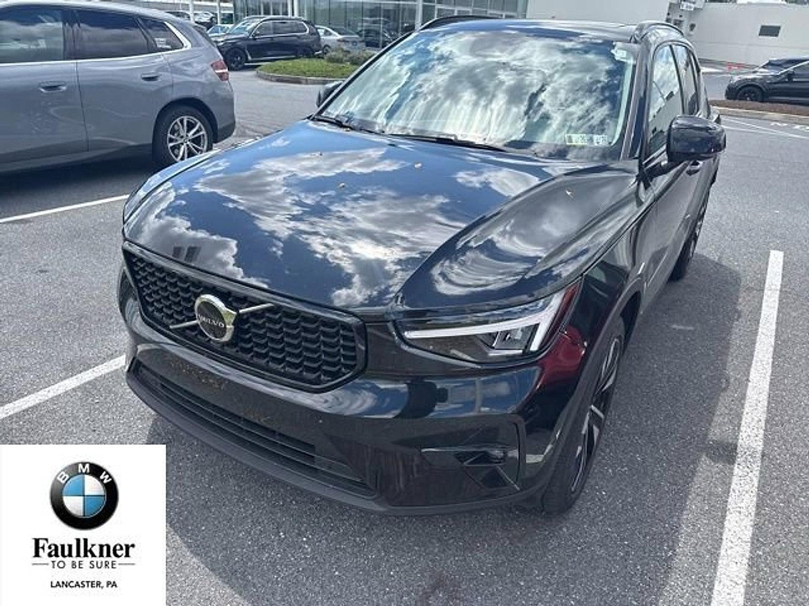 2024 Volvo XC40 B5 AWD Plus Dark Theme