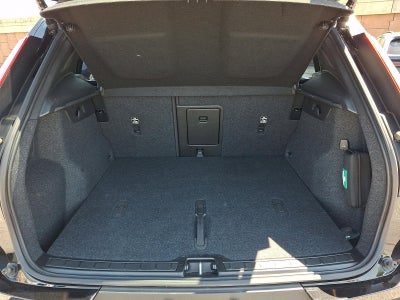 2024 Volvo XC40 B5 AWD Plus Dark Theme