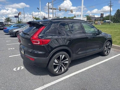 2024 Volvo XC40 B5 AWD Plus Dark Theme