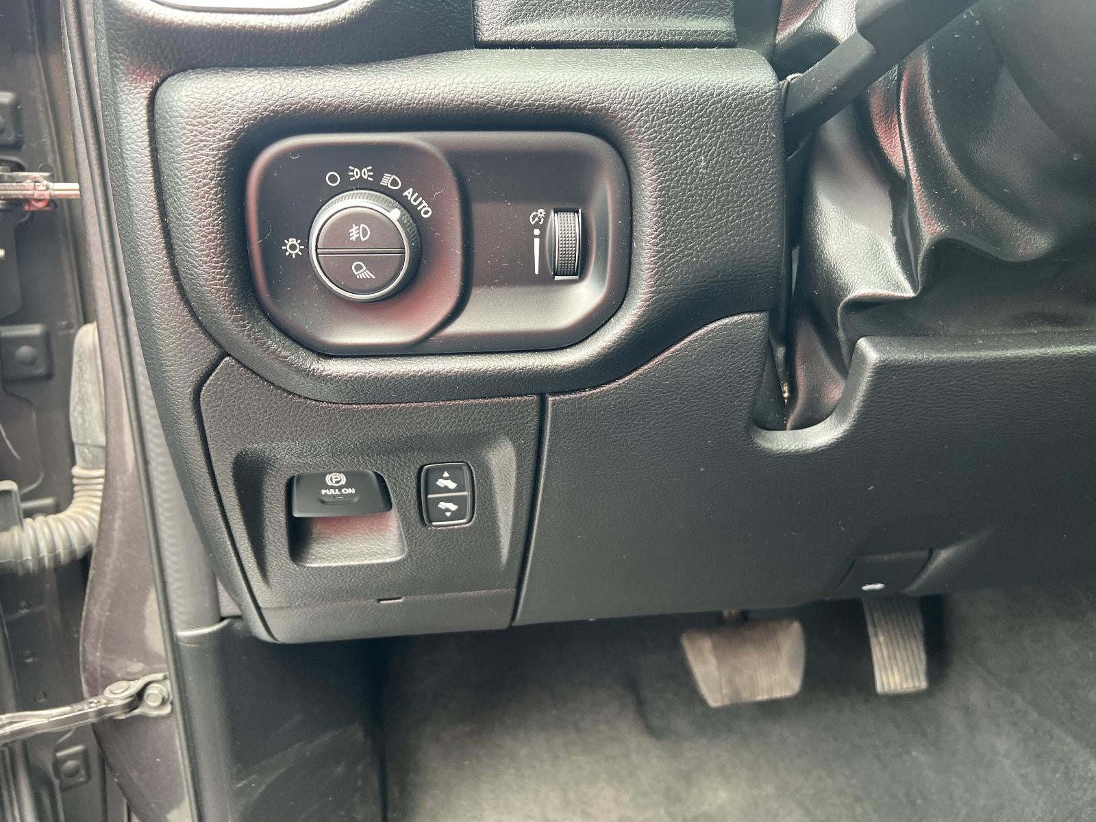 2022 RAM 1500 Big Horn 4x4 Crew Cab 5'7" Box