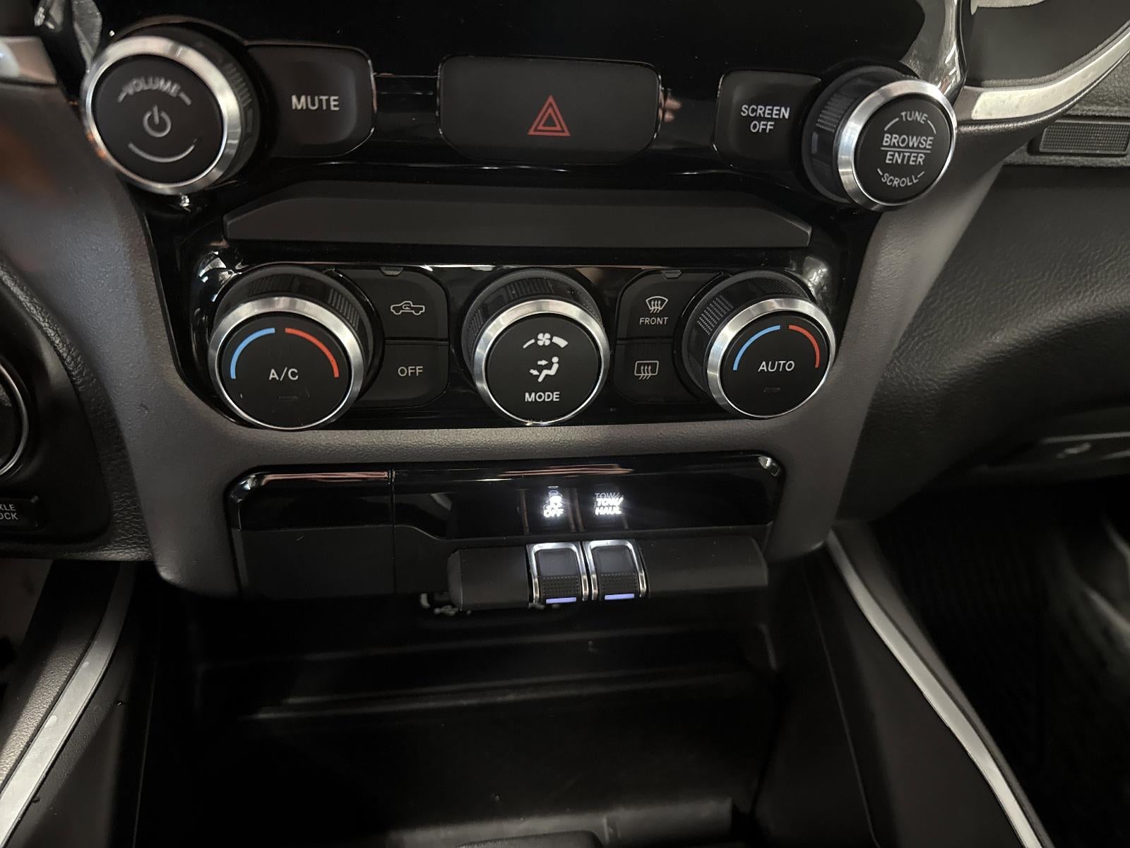 2022 RAM 1500 Big Horn 4x4 Crew Cab 5'7" Box