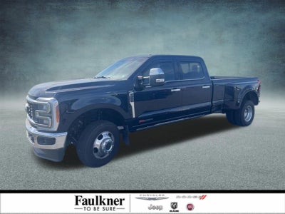 2023 Ford Super Duty F-350 DRW LARIAT 4WD Crew Cab 8' Box