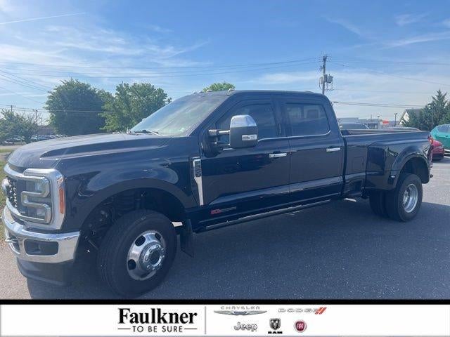 2023 Ford Super Duty F-350 DRW LARIAT 4WD Crew Cab 8' Box