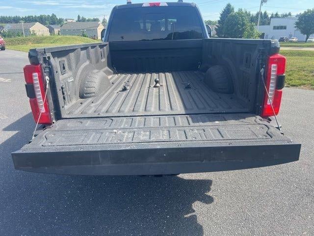 2023 Ford Super Duty F-350 DRW LARIAT 4WD Crew Cab 8' Box