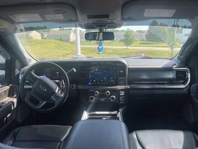 2023 Ford Super Duty F-350 DRW LARIAT 4WD Crew Cab 8' Box
