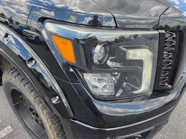 2019 Nissan Titan 4x4 Crew Cab SL